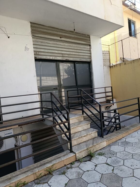 Rent | Ambjent Biznesi | Rruga Riza Cerova | 450 €/month