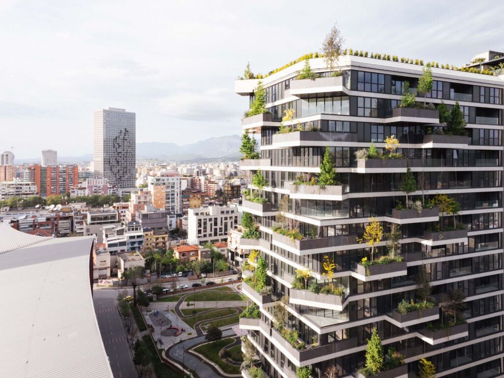🏢 LOCALE COMMERCIALE PREMIUM IN AFFITTO – VERTICAL FOREST TIRANA ✨