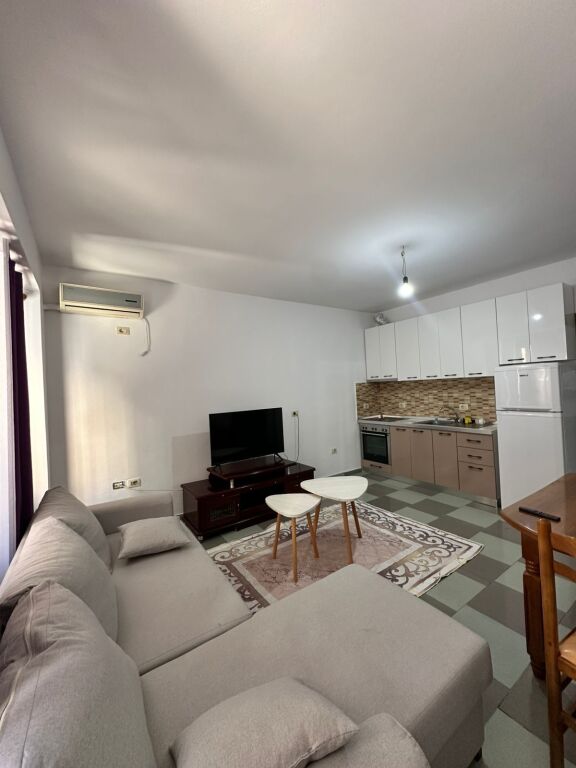 1+1/Qera📍Rruga e elbasanit 📌50 000 lek