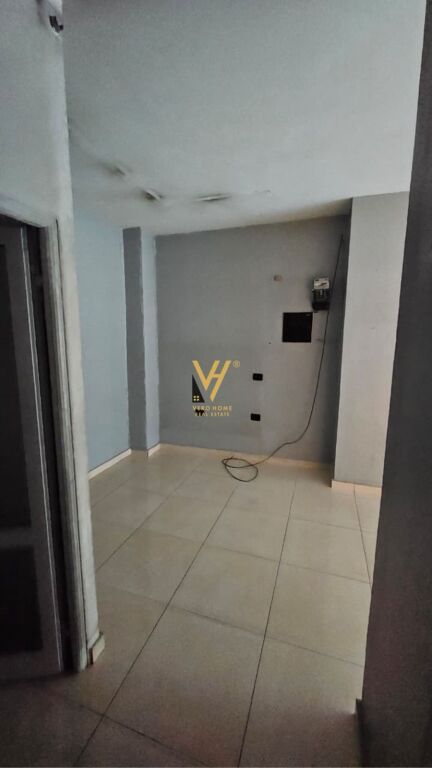 JEPET DYQAN 33 M2 ME QERA TE RRUGA BARDHYL 80.000 LEKE