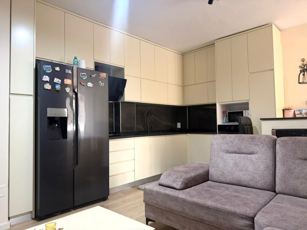 🏢Ne zonen e Rr.Dibres,prane Fakuletit te Mjeksise jepet me qera apartament 1+1,i mobiluar.50,000Leke