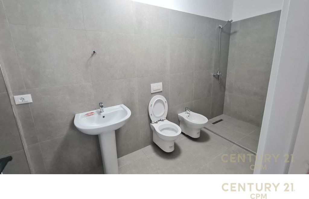 TEK KODRA E DIELLIT 2 JAPIM ME QIRA APARTAMENT 2+1+2 ME POST PARKIMI