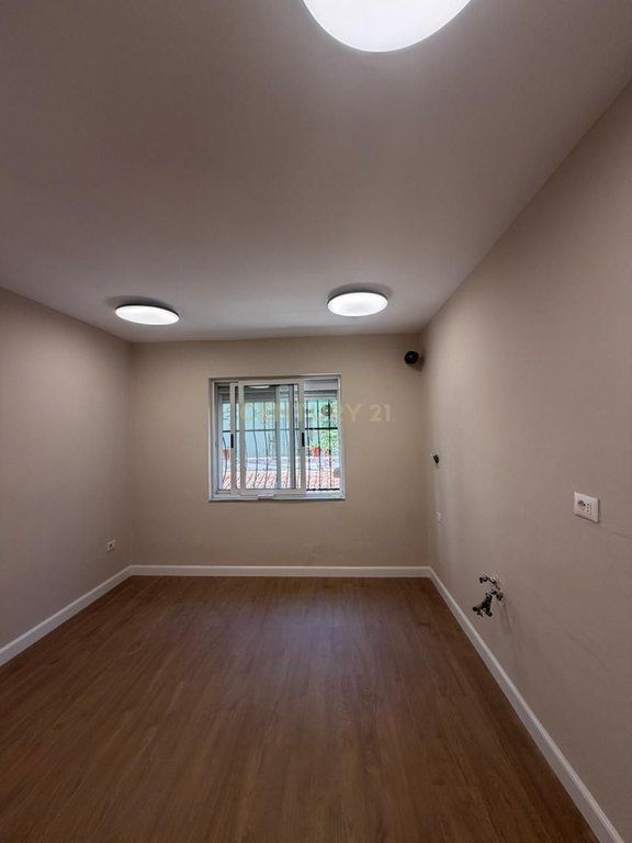 Office for rent – Kosovarëve Street