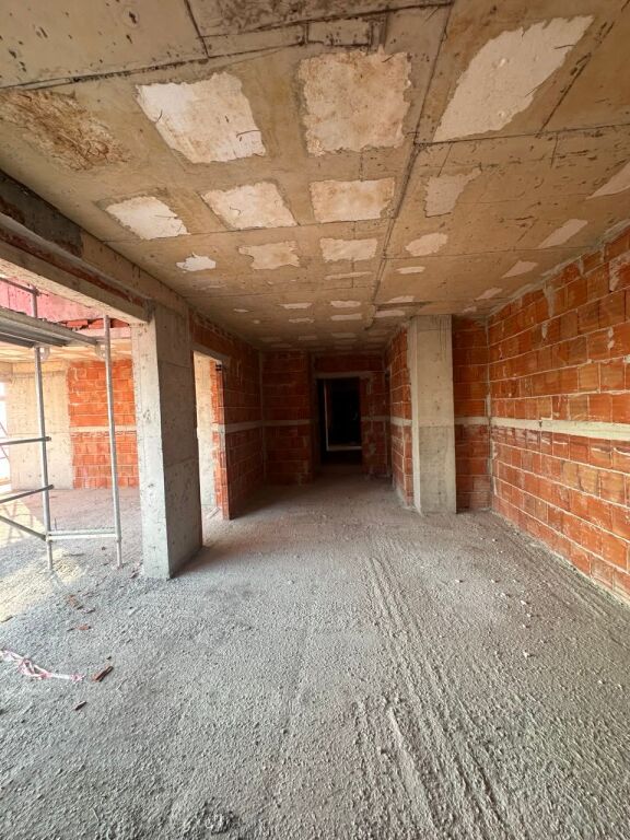 🏡 Shitet Apartament 1+1 pranë Shkollës së Kuqe