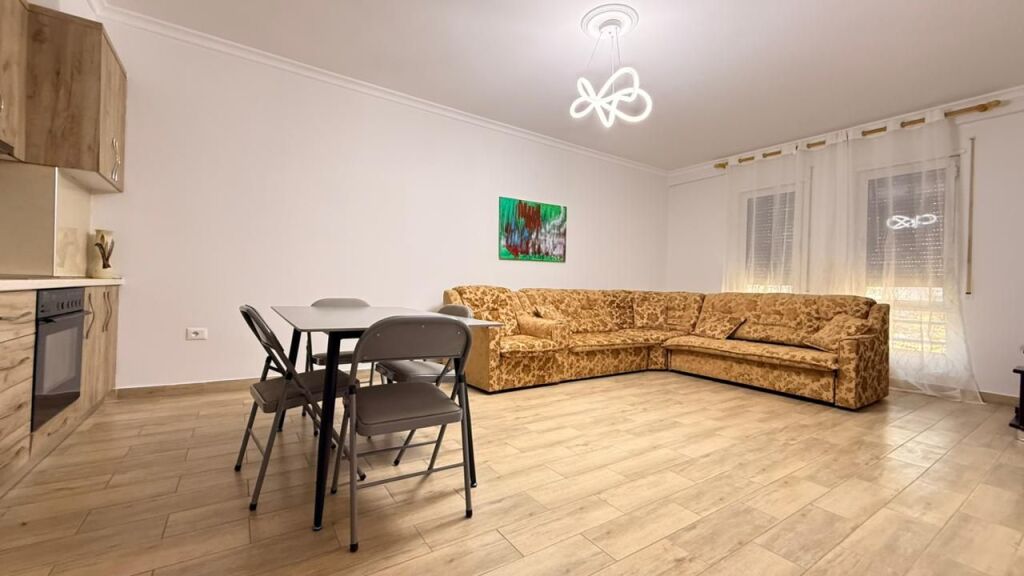Apartament 1+1 me qira prane Fakultetit te Mjeksise