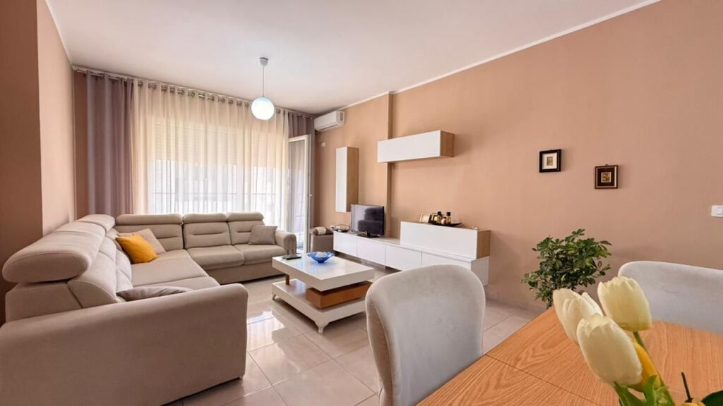 Apartment 2+1 for rent at Ferit Xhajko St.