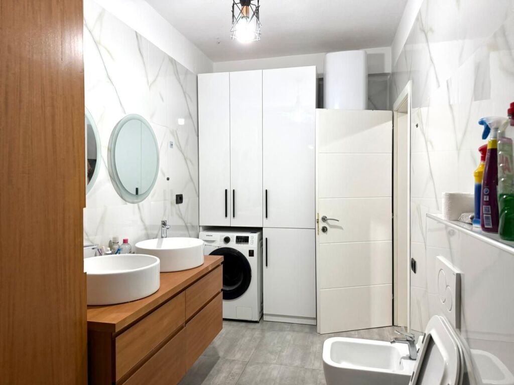 🏢Ne zonen e Rr.Dibres,prane Fakuletit te Mjeksise jepet me qera apartament 1+1,i mobiluar.50,000Leke