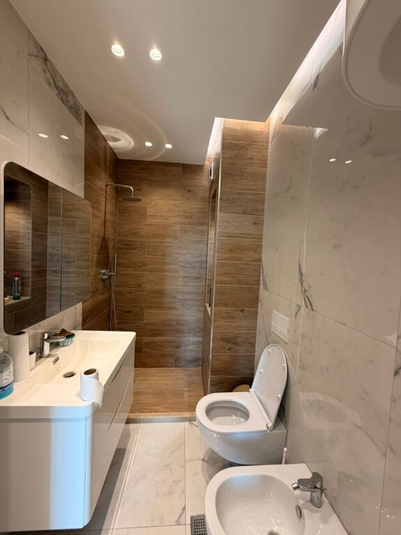 🏢 OFFICE SPACE FOR RENT 📍 Near Hotel Mondial – Tirana