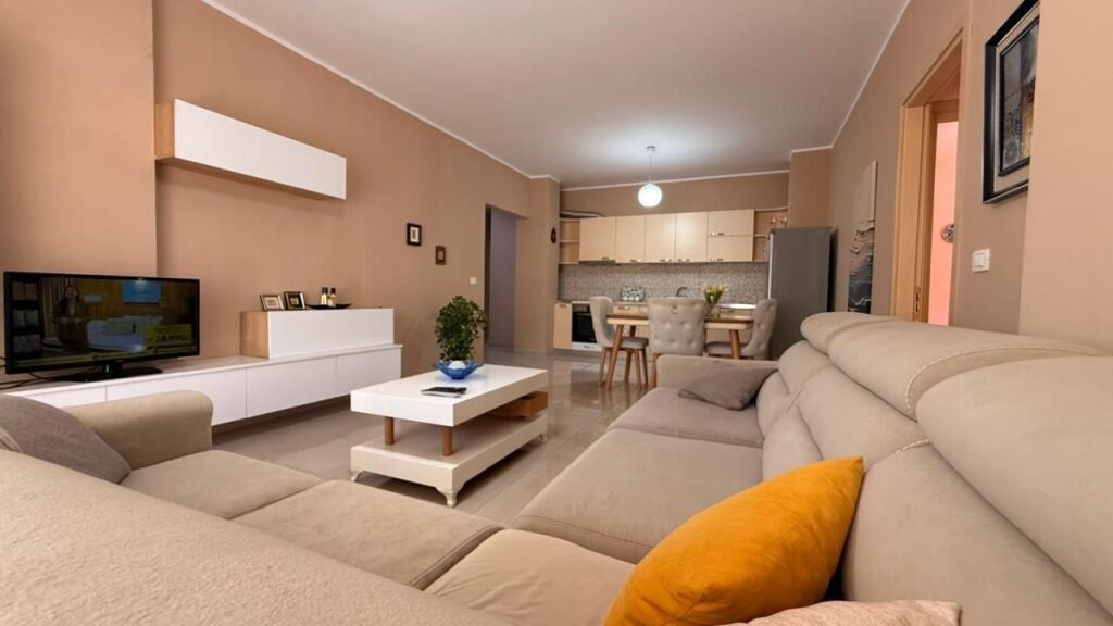 Apartment 2+1 for rent at Ferit Xhajko St.
