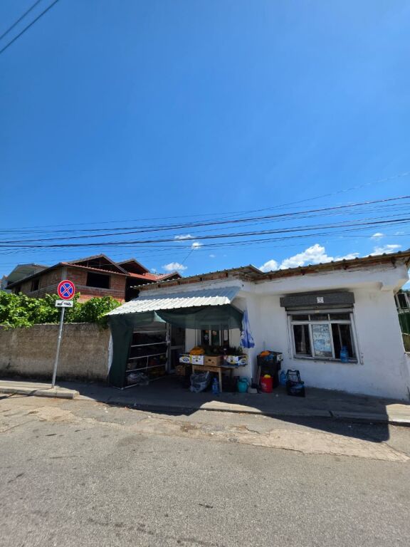 SHITET: Truall ( 500m²) + Shtëpi Private ( 341m² ) 📍 LAPRAKË - Pas Spitalit Ushtarak 200m ) Akses Direkt në Unazë &amp; Autostradë 🛣️ 350.000€ ✨️