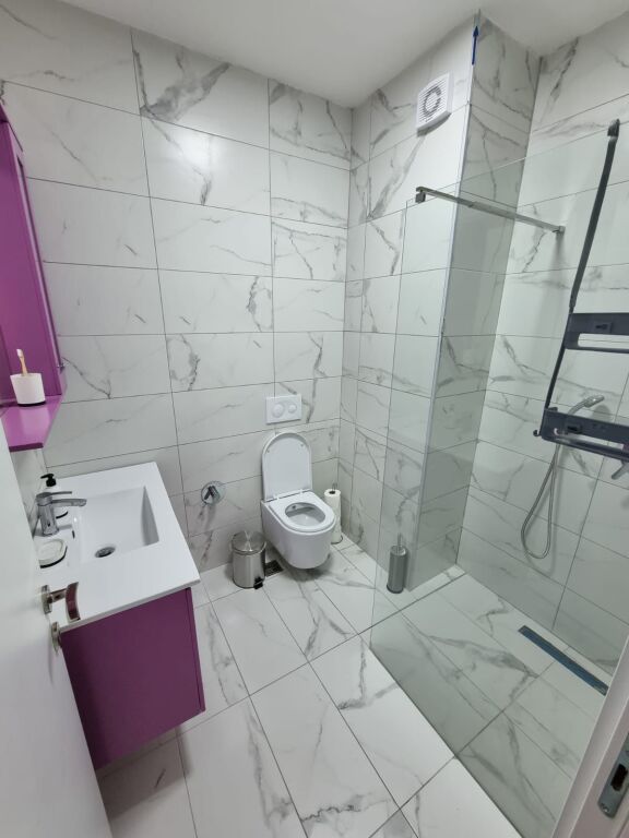 Apartament 1+1 me Qira në Qendër të Tiranës