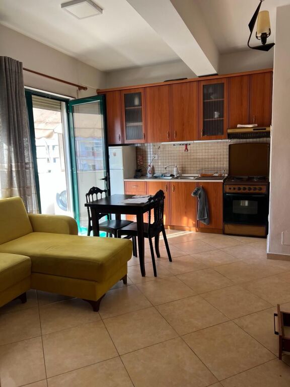 Jepet me qira apartament 1+1