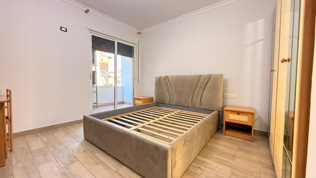 Apartament 1+1 me qira prane Fakultetit te Mjeksise