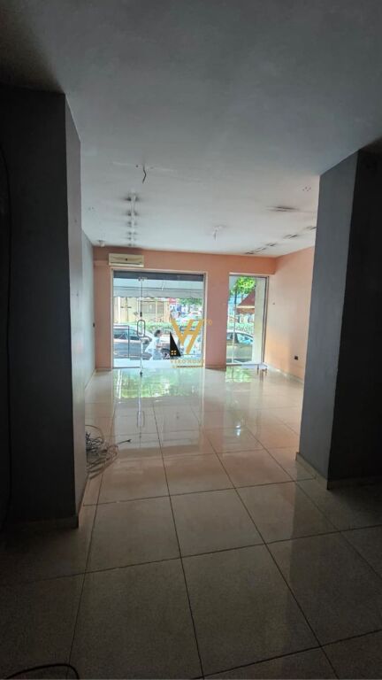 JEPET DYQAN 33 M2 ME QERA TE RRUGA BARDHYL 80.000 LEKE