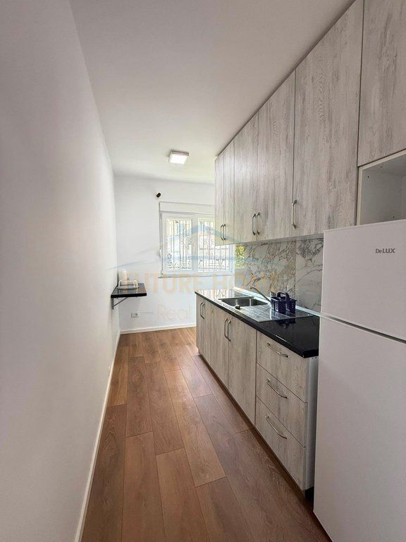 Shitet, Apartament 1+1 + Aneks, Laprakë. UNA70731