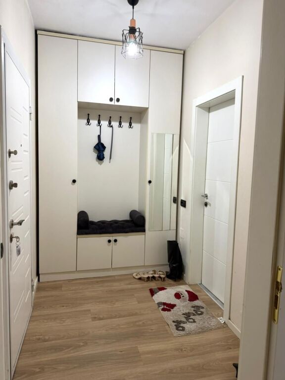 🏢Ne zonen e Rr.Dibres,prane Fakuletit te Mjeksise jepet me qera apartament 1+1,i mobiluar.50,000Leke