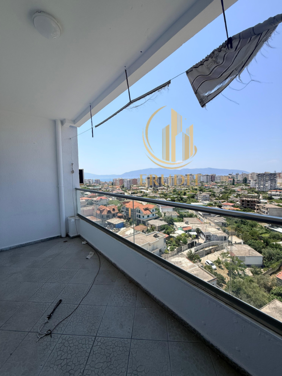 Apartament 1+1 në Shitje , Vlorë, zona e Centralit, pranë kthesës për Kaninë
