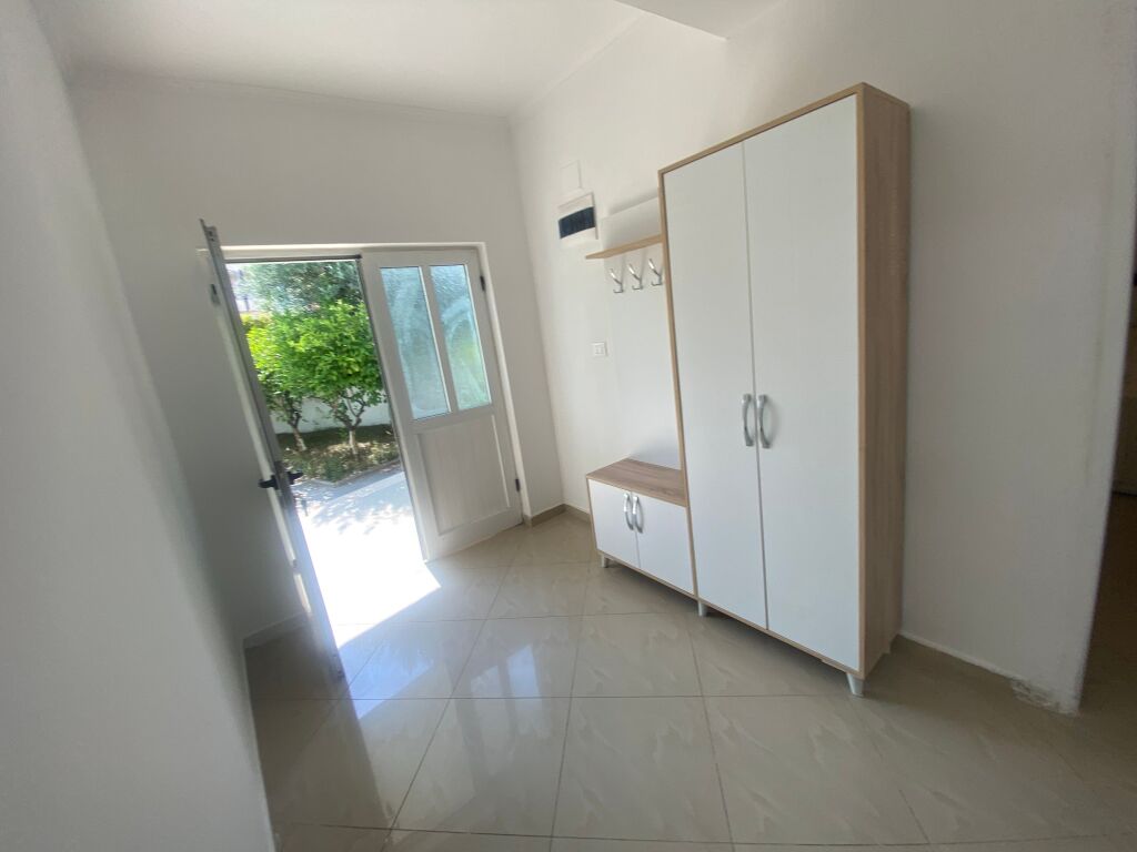 Jepet me qera Shpi private tek Shkolla 9 Vjecare  Bajram Curri !