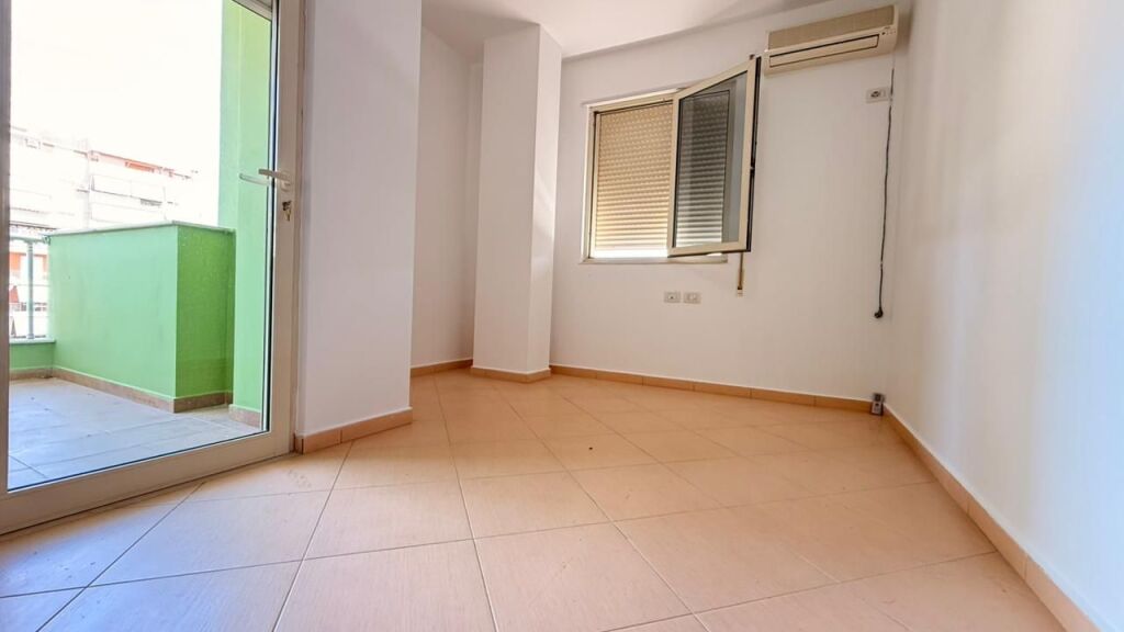 Ufficio in affitto in Via Elbasani