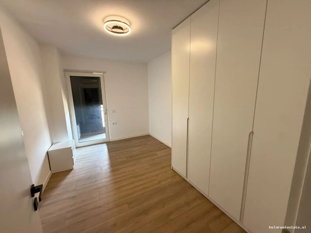 Apartament Me Qera 3+1 Tek Komuna e Parisit ( ID B230219) Tirane