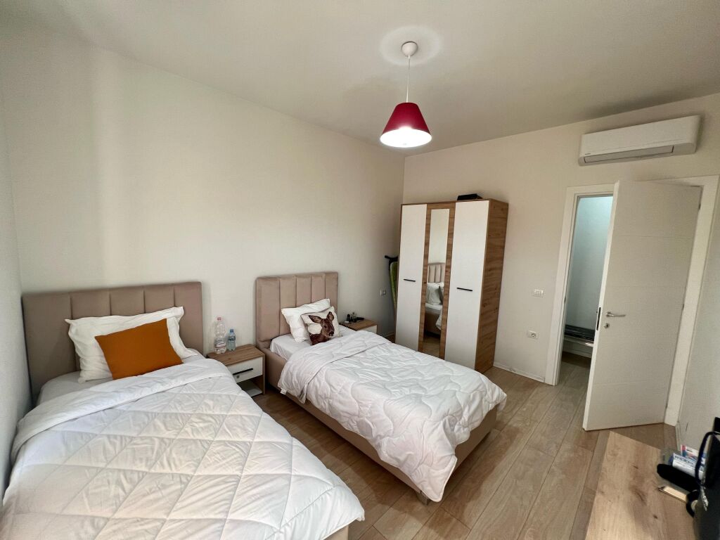 🏡 Appartamento 2+1+2 + Parcheggio in affitto 📍 Via Kosovarëve, vicino al Lago Artificiale, Tirana💶 Affitto: 1.600€/mese
