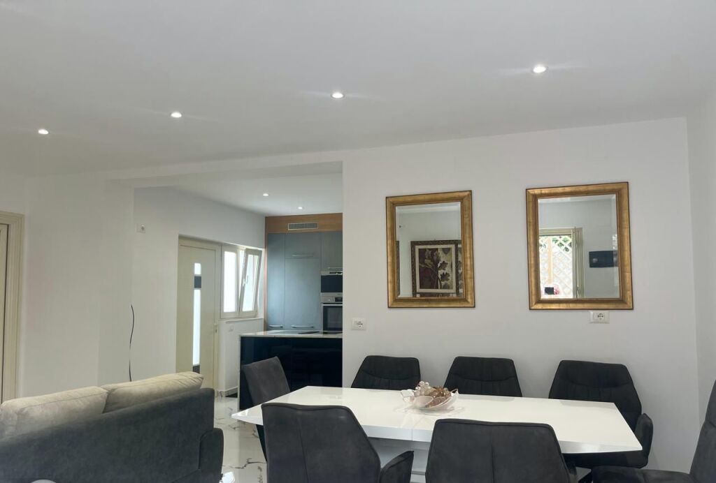 JEPET APARTAMENT ME QERA 2+1, SIRI KODRA