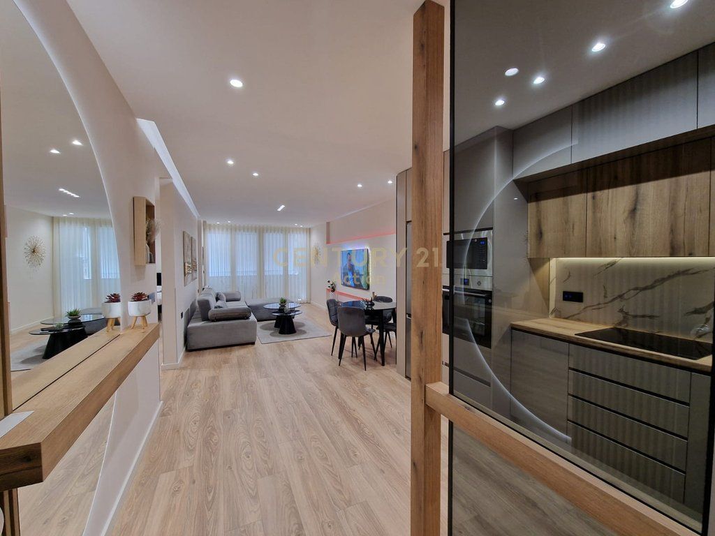 ISH EKSPOZITA, APARTAMENT LUKSOZ 2+1 ME QIRA!!