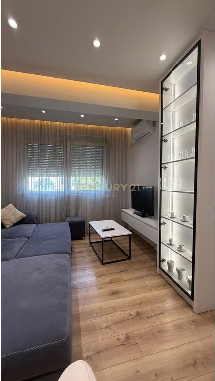 Apartment 1+1 for sale in Plazh, Durres 20 m from the sea