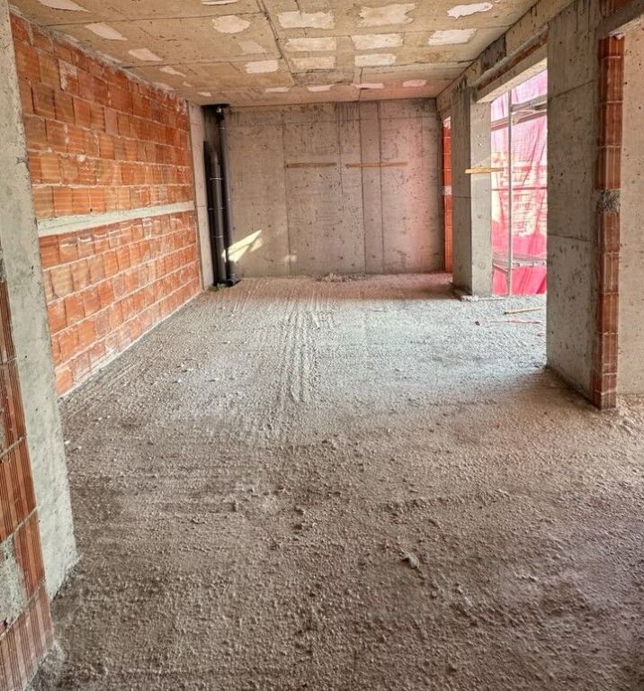 APARTAMENT NE SHITJE 1+1 PAZARI RI , SHKOLLA KUQE
