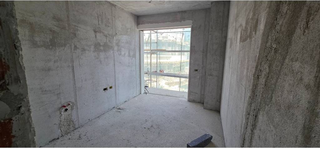 Ali Demi, Shkolla 9-vjeçare "1 Maji" - Shitet Apartament 2+1!