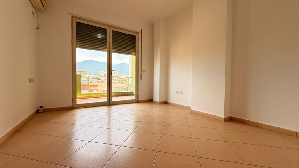 Ufficio in affitto in Via Elbasani