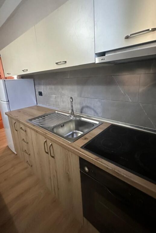 📌 VENDESI APPARTAMENTO 2+1 A ASTIR – VICINO AL BAR ARTISTI