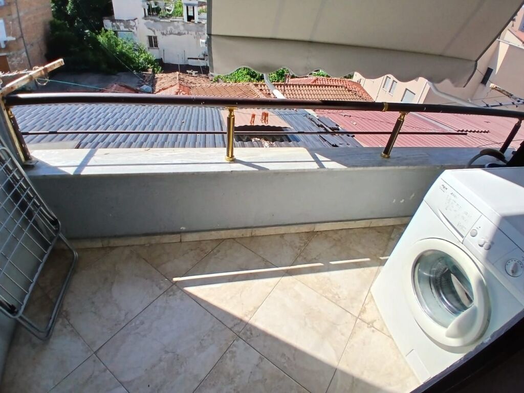 AFFITTASI APPARTAMENTO 1+1 📍 Via Myrteza Topi – Vicino a Via Barrikadave, Tirana