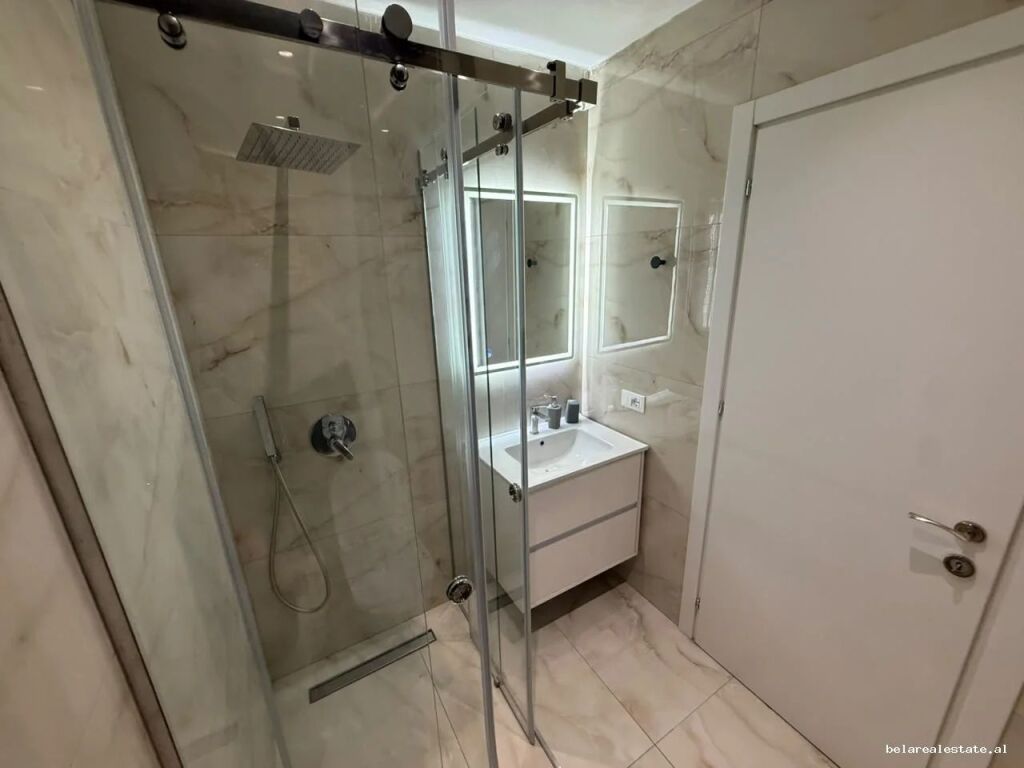 Apartament Me Qera 2+1 Tek Komuna e Parisit ( ID B2201966) Tirane