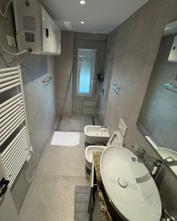🌟APARTAMENT LUKSOZ 2+1+2 ME QIRA – LIQENI I THATË, PRANË RADISSON 🌟