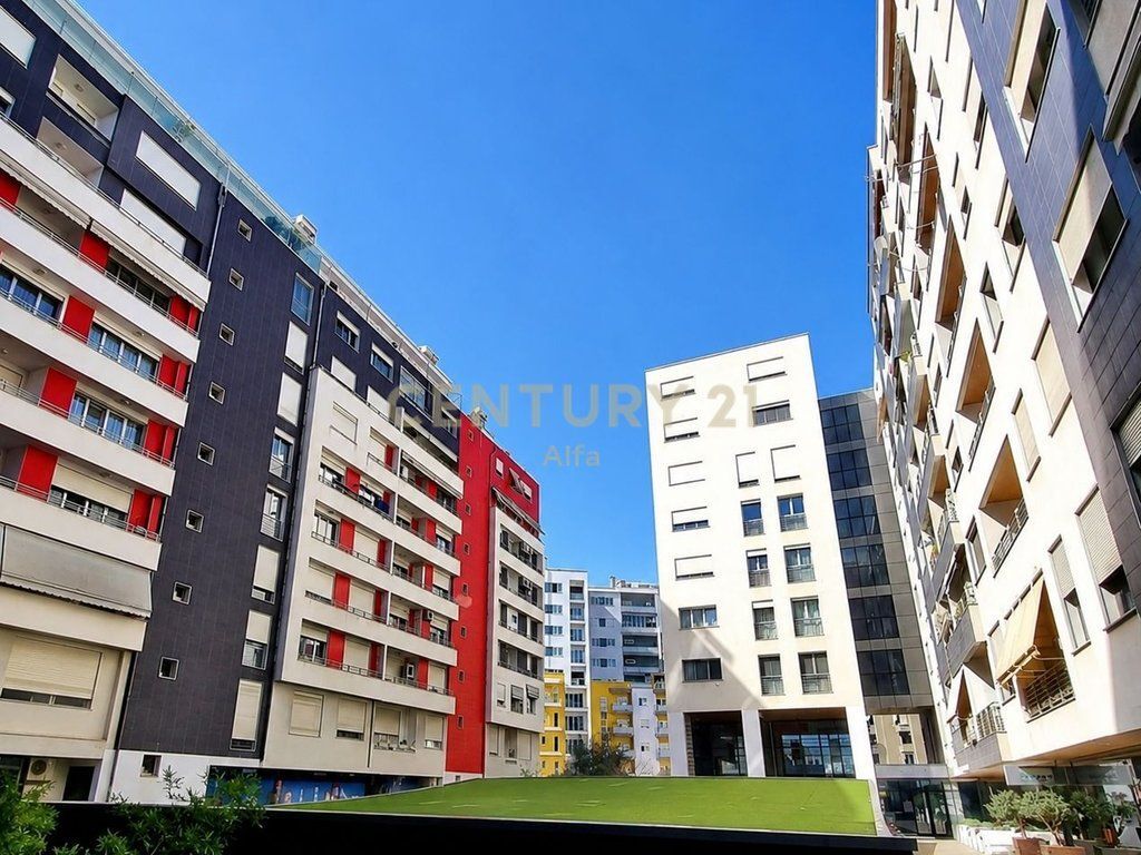 JEPET ME QIRA APARTAMENT 3+1+2+POST PARKIMI TEK KOMPLEKSI NOBIS, TIRANE