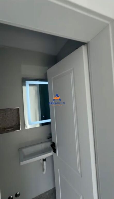 JEPET AMBIENT PËR ZYRË ME QERA 72M2 "RRUGA HYSEN DALLIU" 1000 EURO