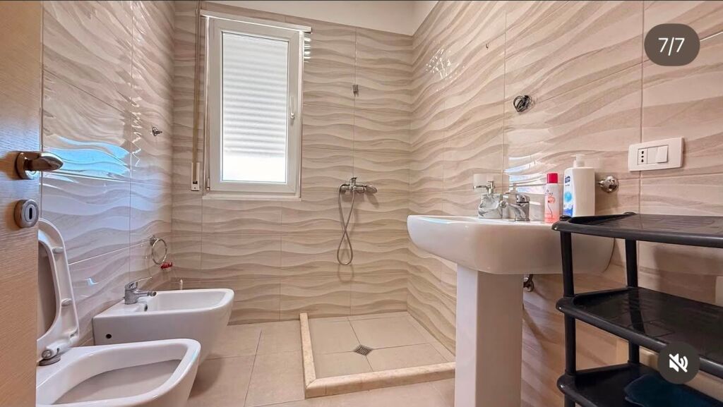 🏢After the Former Durres Restaurant, a 2+1+2 apartment, furnished, is for rent 60,000Leke