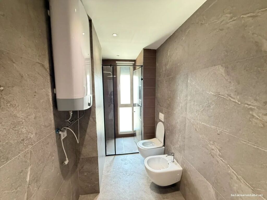 Apartament Me Qera 3+1 Tek Komuna e Parisit ( ID B230219) Tirane