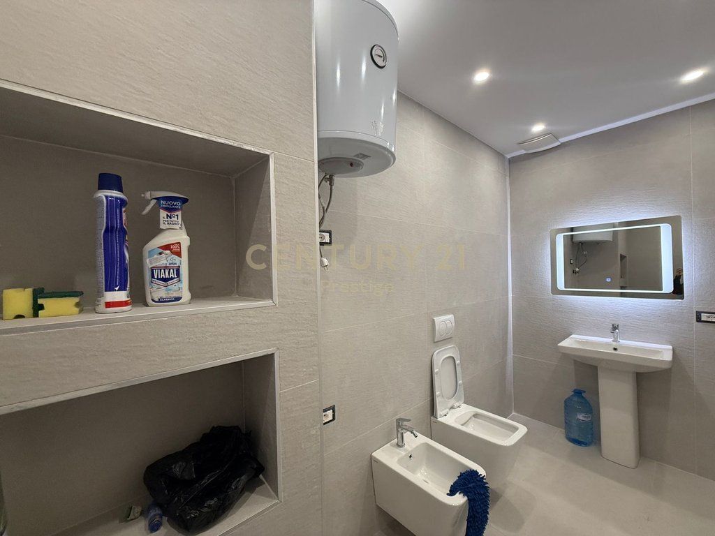 Apartament 2+1 me qira te Bulevardi i Ri