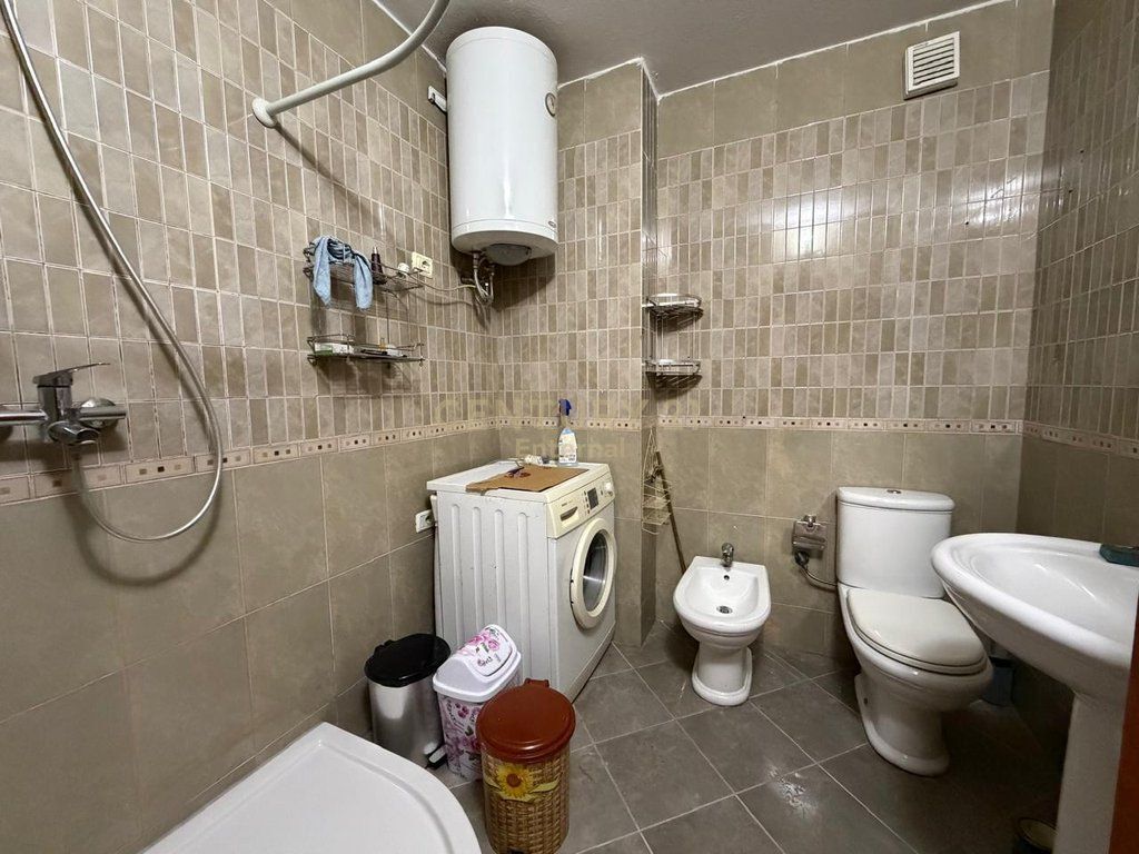 Appartamento 1+1 In Affitto a Komuna e Parisit