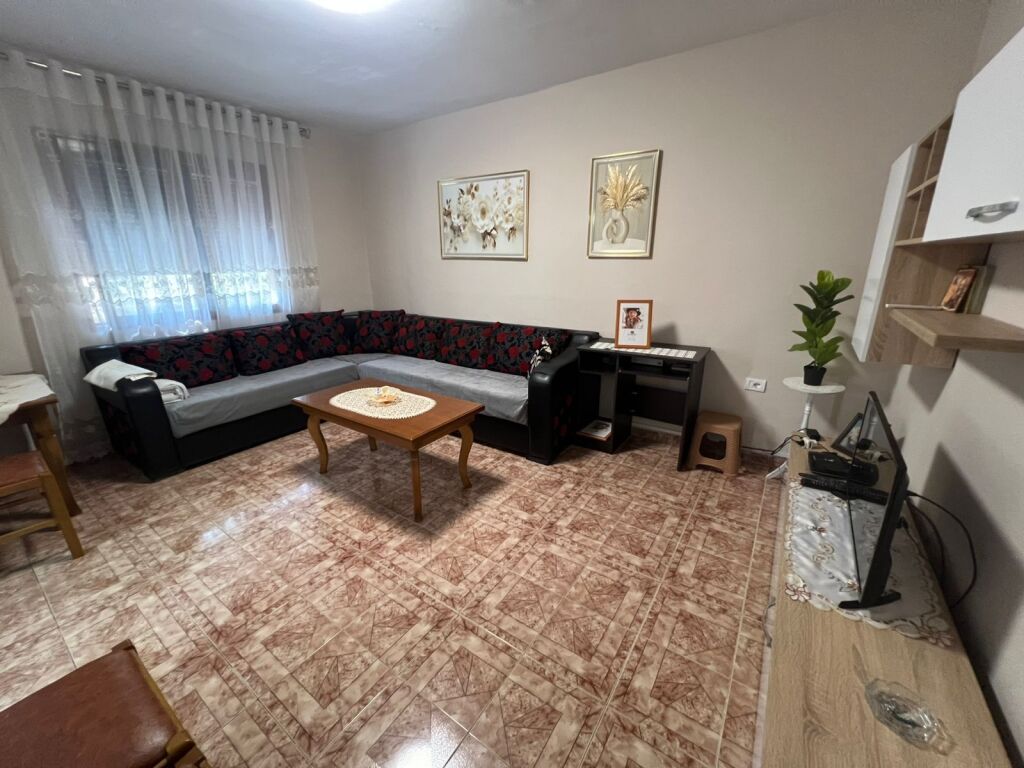 Affittasi 1+1  VIA NDRE MJEDA  PARCO 42.000 leke