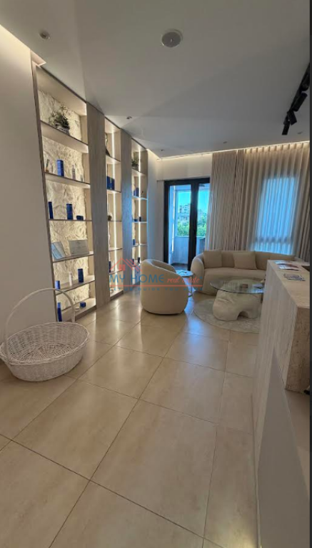 Locale Commerciale in Affitto Square 21 Tirane