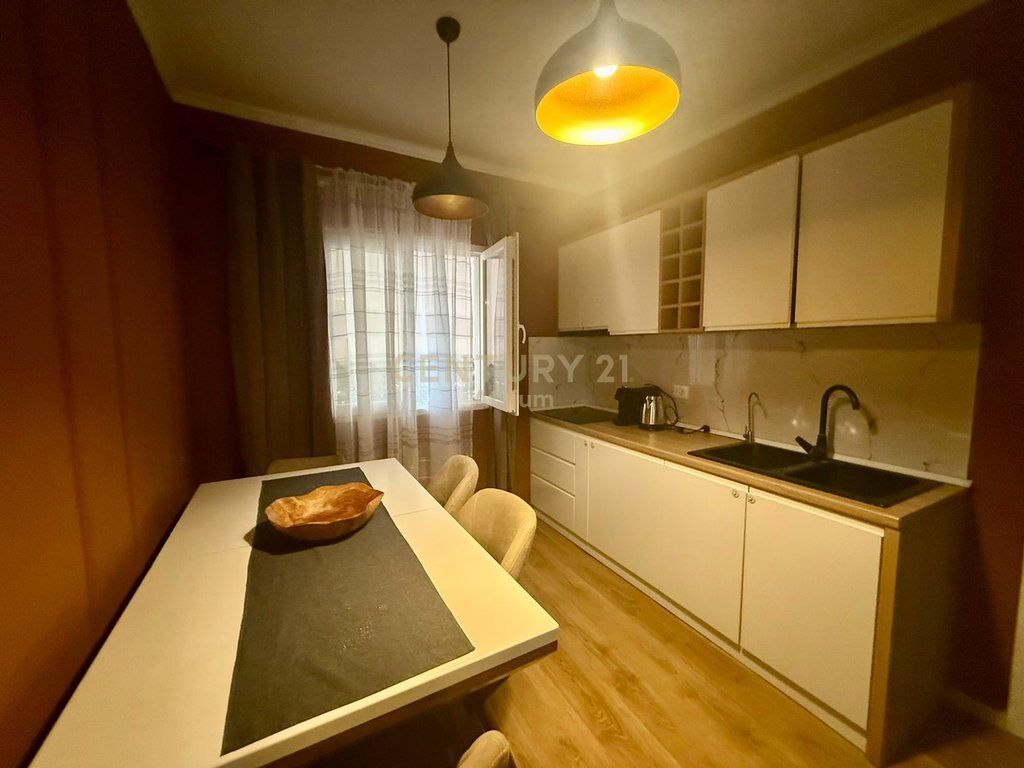 APARTAMENT 2+1+2 ME QIRA PRANE MATERNITETIT TE RI !
