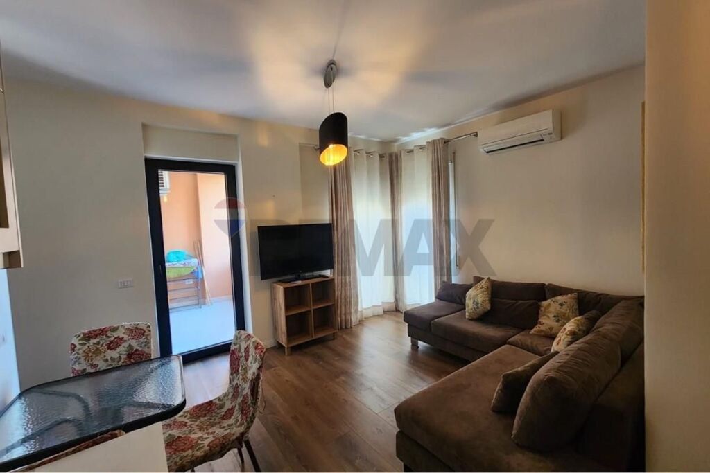 1+1 for rent at 21 Dhjetori/Mondial