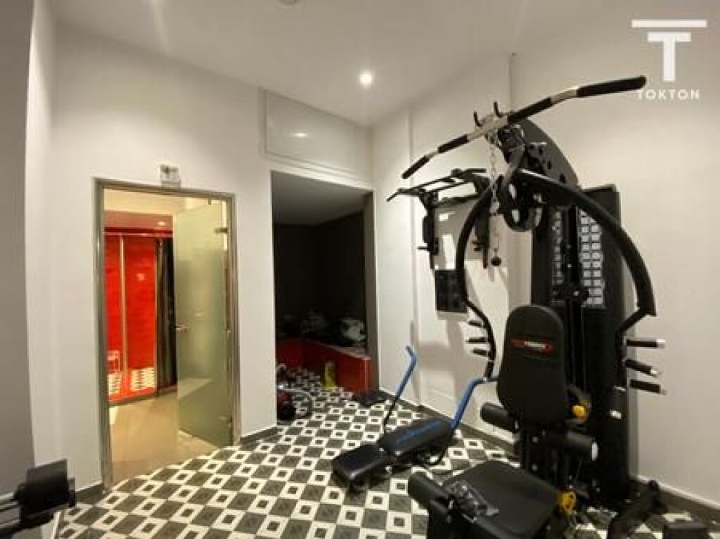 SHITET, APARTAMENT LUX + PISHINË, KOPSHTI BOTANIK, TIRANË