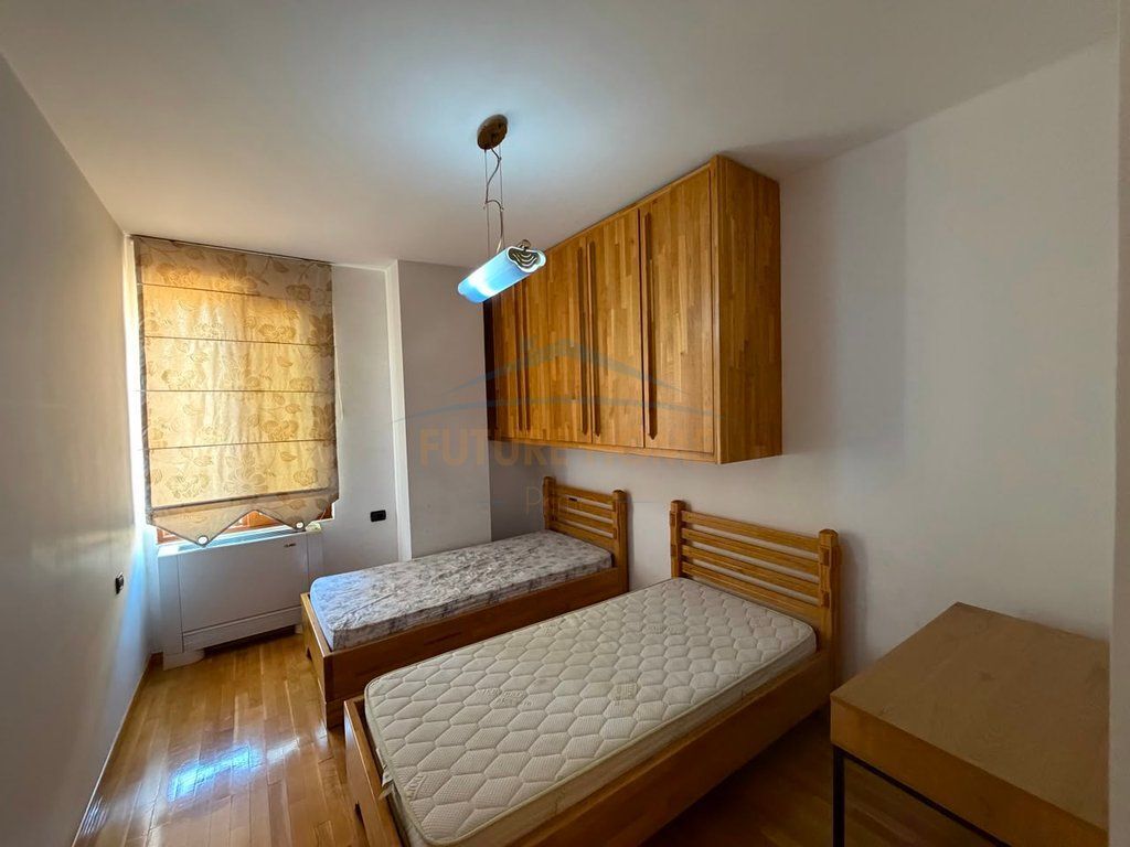 Shitet , Apartament 2+1+Garazh , 21 dhjetori , Tirane