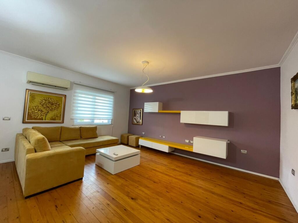 Apartament 2+1 per qira tek Rruga e Kosovareve.