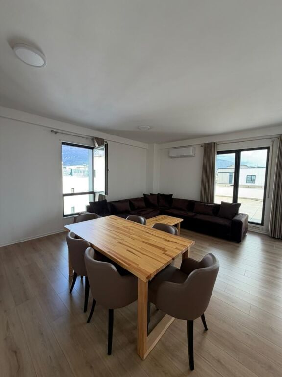 ✨ SHITET APARTAMENT 2+1+2 ME VERANDË TË MADHE – REZIDENCA ERLI, PORCELAN 🌿