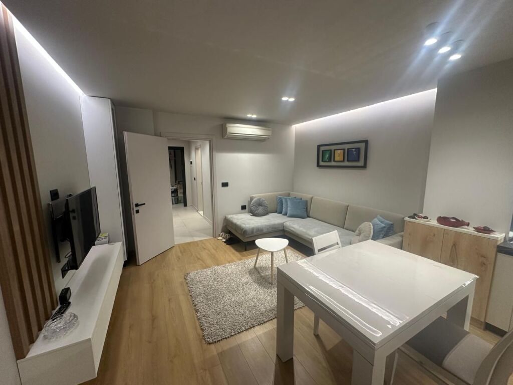 Jepet me qera 1+1 mobiluar Stadiumi Dinamo 800 eu